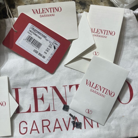 VALENTINO Rockstud Calfskin Wallet on Chain - Picture 11 of 11